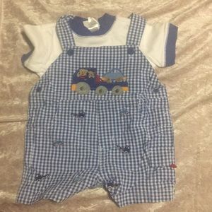 Short overalls outfit 6/9 months Excellent cond